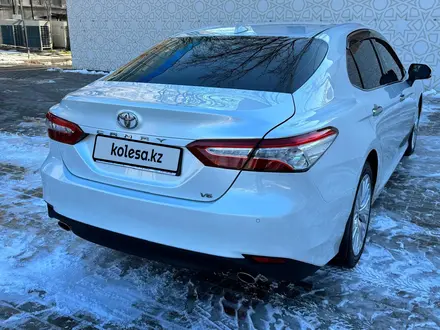 Toyota Camry 2020 года за 16 500 000 тг. в Алматы – фото 3