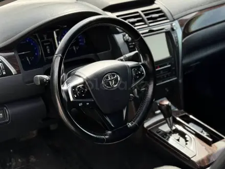 Toyota Camry 2015 года за 10 900 000 тг. в Актобе – фото 10