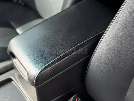 Toyota Camry 2015 года за 10 900 000 тг. в Актобе – фото 11