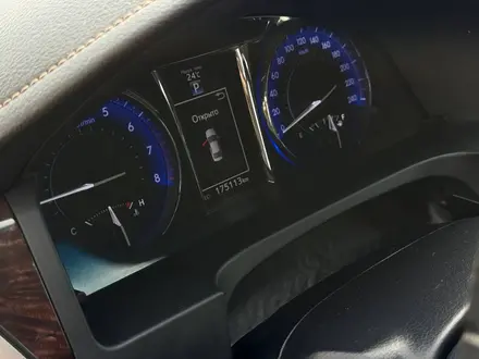Toyota Camry 2015 года за 10 900 000 тг. в Актобе – фото 12