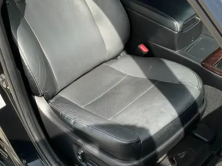 Toyota Camry 2015 года за 10 900 000 тг. в Актобе – фото 16