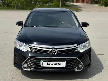 Toyota Camry 2015 года за 10 900 000 тг. в Актобе – фото 3