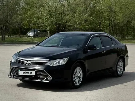 Toyota Camry 2015 года за 10 900 000 тг. в Актобе