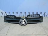 Решетка радиатора Volkswagen Golf 5 за 25 000 тг. в Тараз