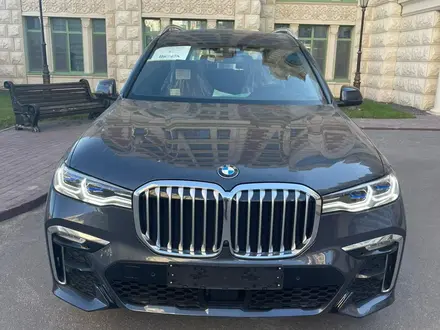 BMW X7 2022 года за 65 000 000 тг. в Астана