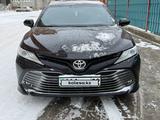 Toyota Camry 2018 года за 14 000 000 тг. в Актобе – фото 3