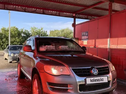 Volkswagen Touareg 2007 года за 5 200 000 тг. в Щучинск – фото 10