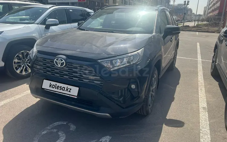 Toyota RAV4 2023 года за 17 190 000 тг. в Астана