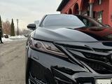 Toyota Camry 2019 года за 19 000 000 тг. в Алматы – фото 4