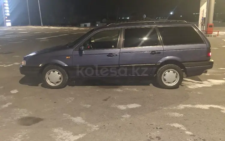 Volkswagen Passat 1993 годаfor1 600 000 тг. в Караганда