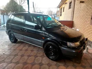 Mitsubishi Space Runner, 1992