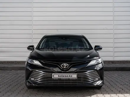 Toyota Camry 2021 года за 15 800 000 тг. в Астана