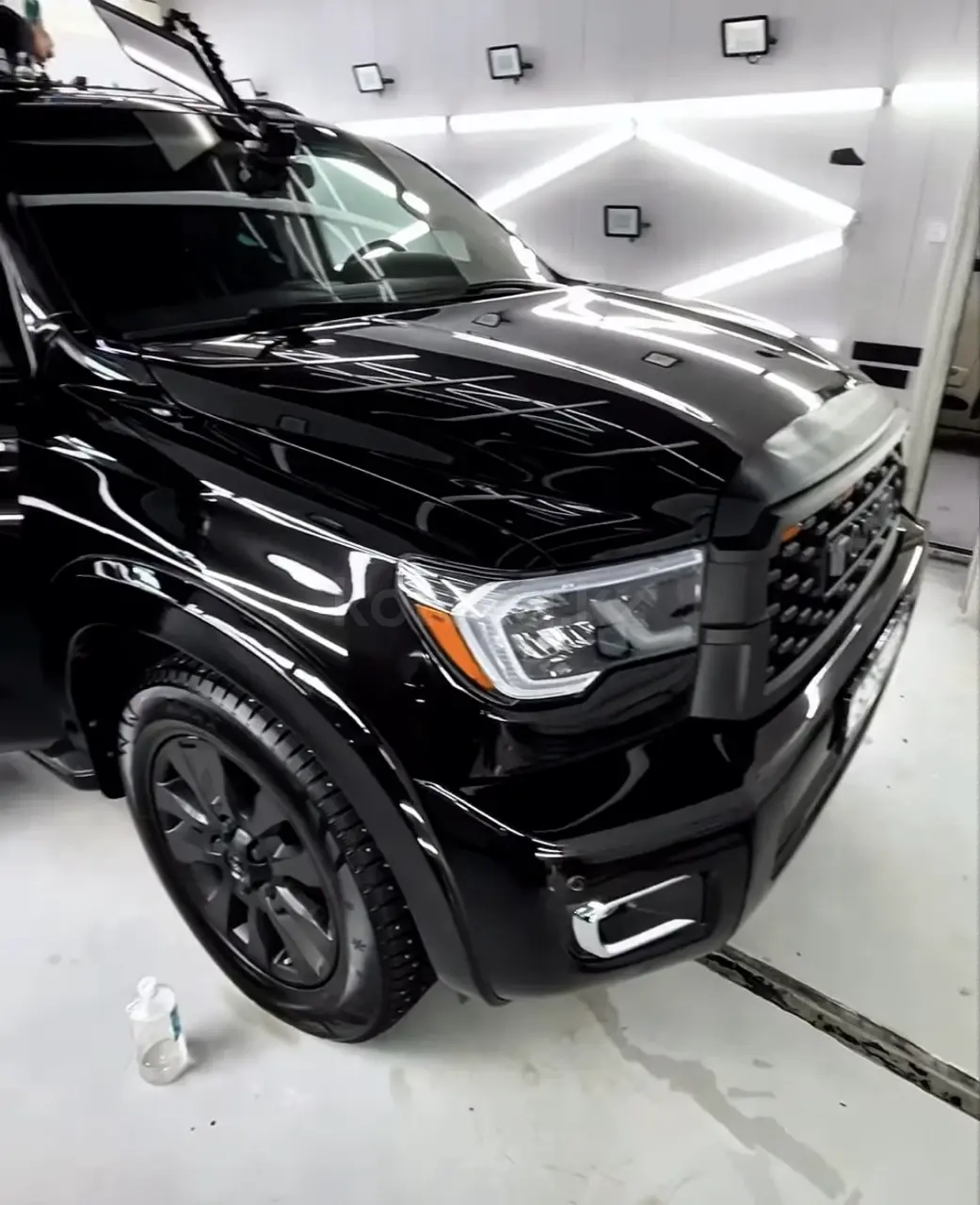 Toyota Sequoia, 2016