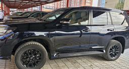 Toyota Land Cruiser Prado 2022 года за 27 500 000 тг. в Актобе – фото 2