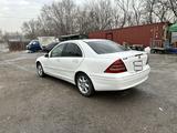 Mercedes-Benz C 240 2004 года за 2 550 000 тг. в Алматы – фото 4