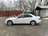 Mercedes-Benz C 240 2004 года за 2 550 000 тг. в Алматы – фото 3