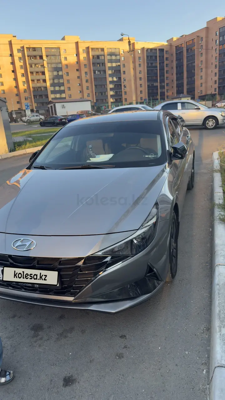 Hyundai Elantra, 2022