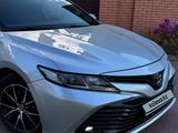 Toyota Camry 2019 года за 10 500 000 тг. в Петропавловск – фото 2