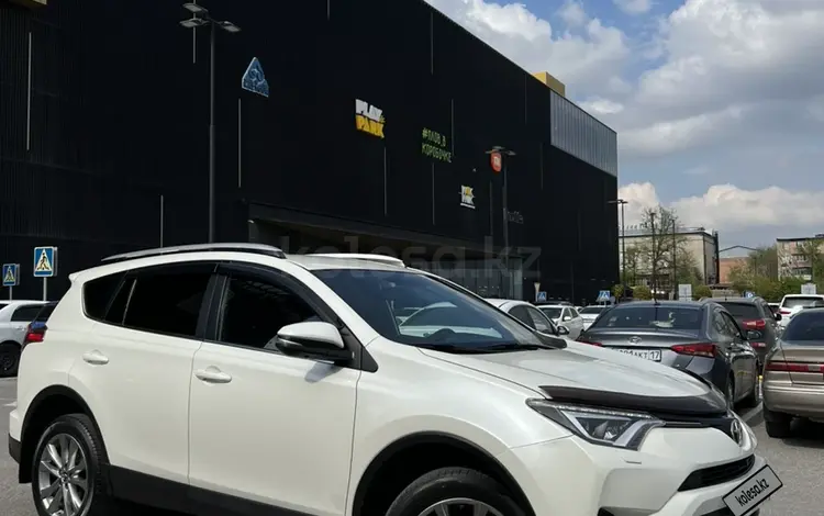 Toyota RAV4 2018 года за 15 000 000 тг. в Шымкент