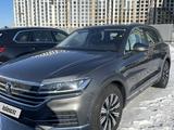 Volkswagen Touareg 2022 года за 29 990 000 тг. в Астана