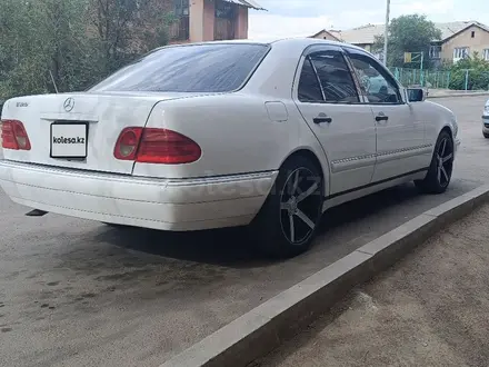 Mercedes-Benz E 320 1995 года за 4 200 000 тг. в Балхаш – фото 2