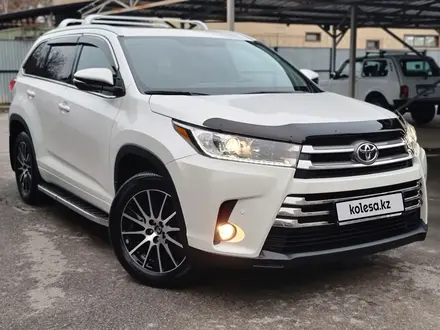 Toyota Highlander 2018 года за 23 999 000 тг. в Алматы