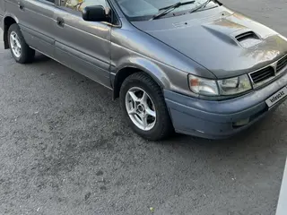 Mitsubishi Chariot, 1993
