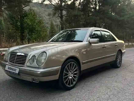 Mercedes-Benz E 280 1999 года за 3 250 000 тг. в Алматы