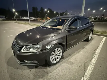 Volkswagen Passat 2012 года за 4 000 000 тг. в Алматы – фото 3