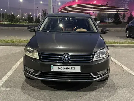 Volkswagen Passat 2012 года за 4 000 000 тг. в Алматы