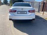 Toyota Camry 2019 года за 13 300 000 тг. в Алматы – фото 2