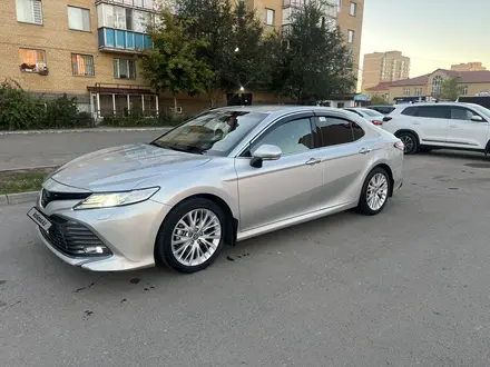 Toyota Camry 2020 года за 14 500 000 тг. в Астана