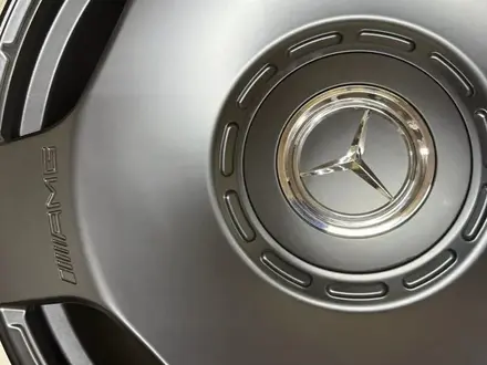 Оригинальные диски AMG R22 на Mercedes G Classe W463 Гелендваген за 1 100 000 тг. в Алматы – фото 4