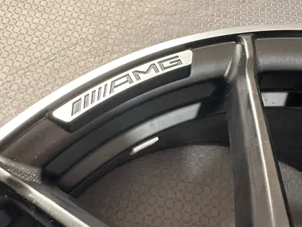 Оригинальные диски AMG R22 на Mercedes G Classe W463 Гелендваген за 1 100 000 тг. в Алматы – фото 15