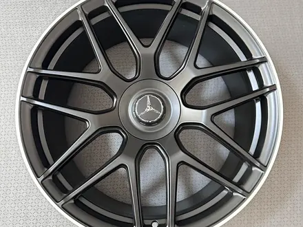 Оригинальные диски AMG R22 на Mercedes G Classe W463 Гелендваген за 1 100 000 тг. в Алматы – фото 38