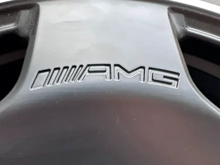 Оригинальные диски AMG R22 на Mercedes G Classe W463 Гелендваген за 1 100 000 тг. в Алматы – фото 43