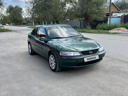 Opel Vectra 1997 года за 1 800 000 тг. в Актобе – фото 2