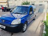 Peugeot Partner 2011 годаүшін2 800 000 тг. в Астана – фото 2