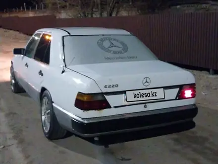 Mercedes-Benz E 200 1993 года за 1 100 000 тг. в Караганда – фото 8