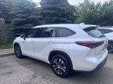 Toyota Highlander 2022 года за 25 000 000 тг. в Алматы – фото 2