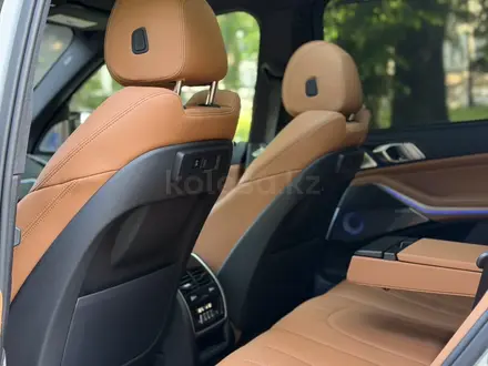 BMW X5 2022 года за 33 000 000 тг. в Алматы – фото 13