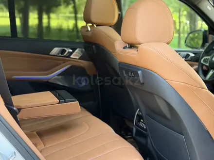BMW X5 2022 года за 33 000 000 тг. в Алматы – фото 18