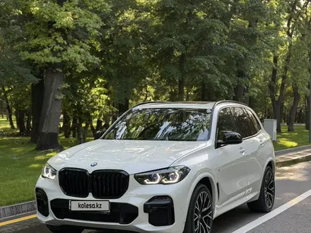 BMW X5 2022 года за 33 000 000 тг. в Алматы
