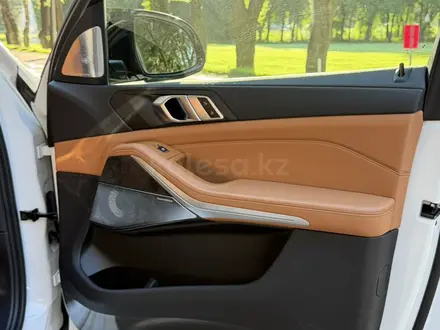 BMW X5 2022 года за 33 000 000 тг. в Алматы – фото 30