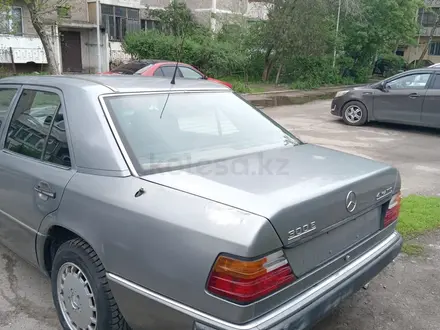 Mercedes-Benz E 300 1990 года за 1 200 000 тг. в Алматы – фото 3