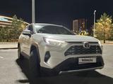 Toyota RAV4 2019 года за 13 000 000 тг. в Астана