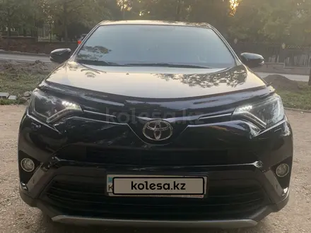 Toyota RAV4 2019 года за 12 300 000 тг. в Алматы