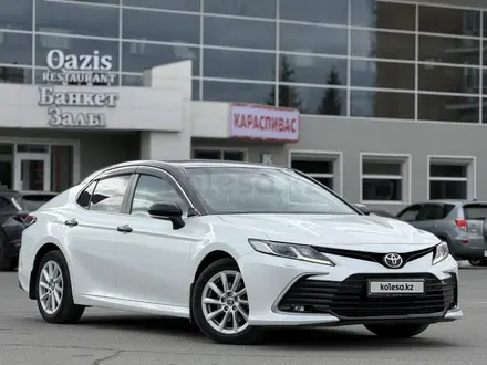 Toyota Camry 2021 года за 13 900 000 тг. в Павлодар