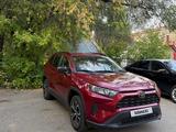 Toyota RAV4 2021 года за 16 000 000 тг. в Петропавловск – фото 2