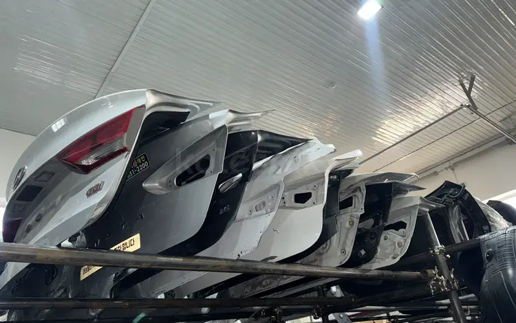 Крышка багажника Kia за 12 500 тг. в Астана